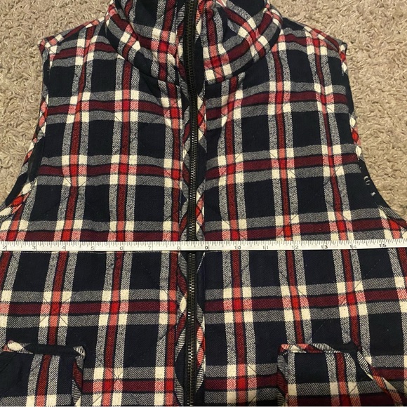 Plaid puffer vest - Picture 3 of 8